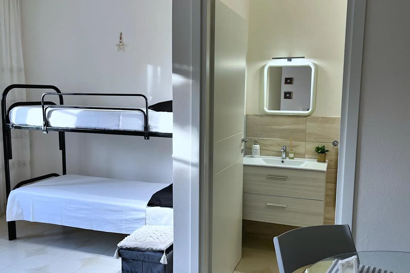 بيت ضيافة Gocciadoro Guest Apartment Solanas  إيطاليا